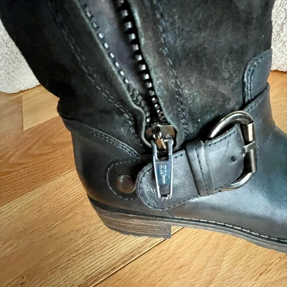 Clarks Majorca Isle leather side zip boots Sz 8 Wmns mid calf Black Moto Biker - Picture 5 of 11